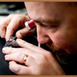 TWEEZER, 당신의 메이크업을 완벽하게 만들어 줄 마법의 도구